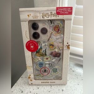 Warner Bros. Harry Potter Phone Case - Gold and Red 13/14 Pro Max